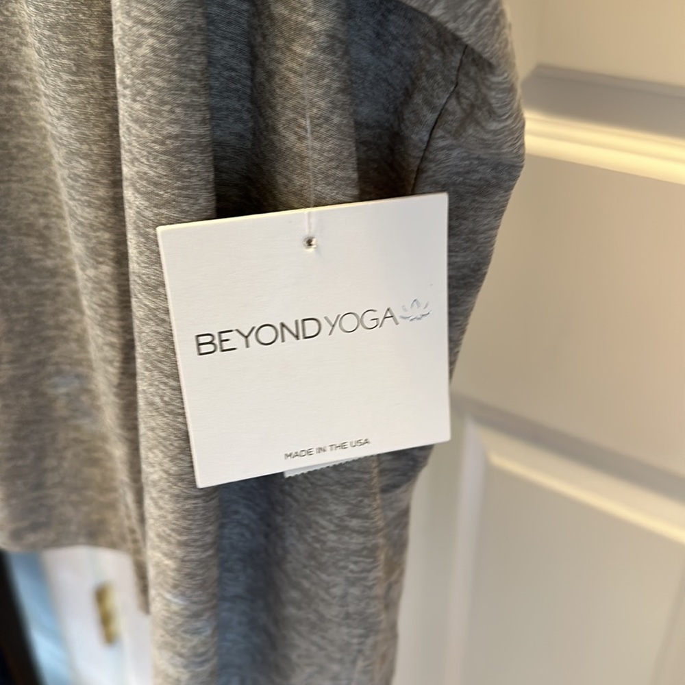 Beyond Yoga Featherweight Balanced Muscle Tank - Picture 8 of 9